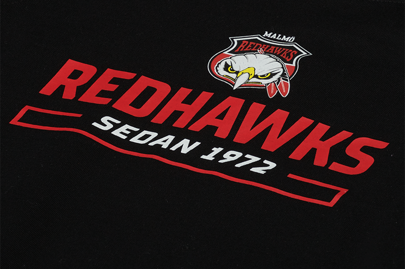 T-shirt barn Redhawks sedan 1972