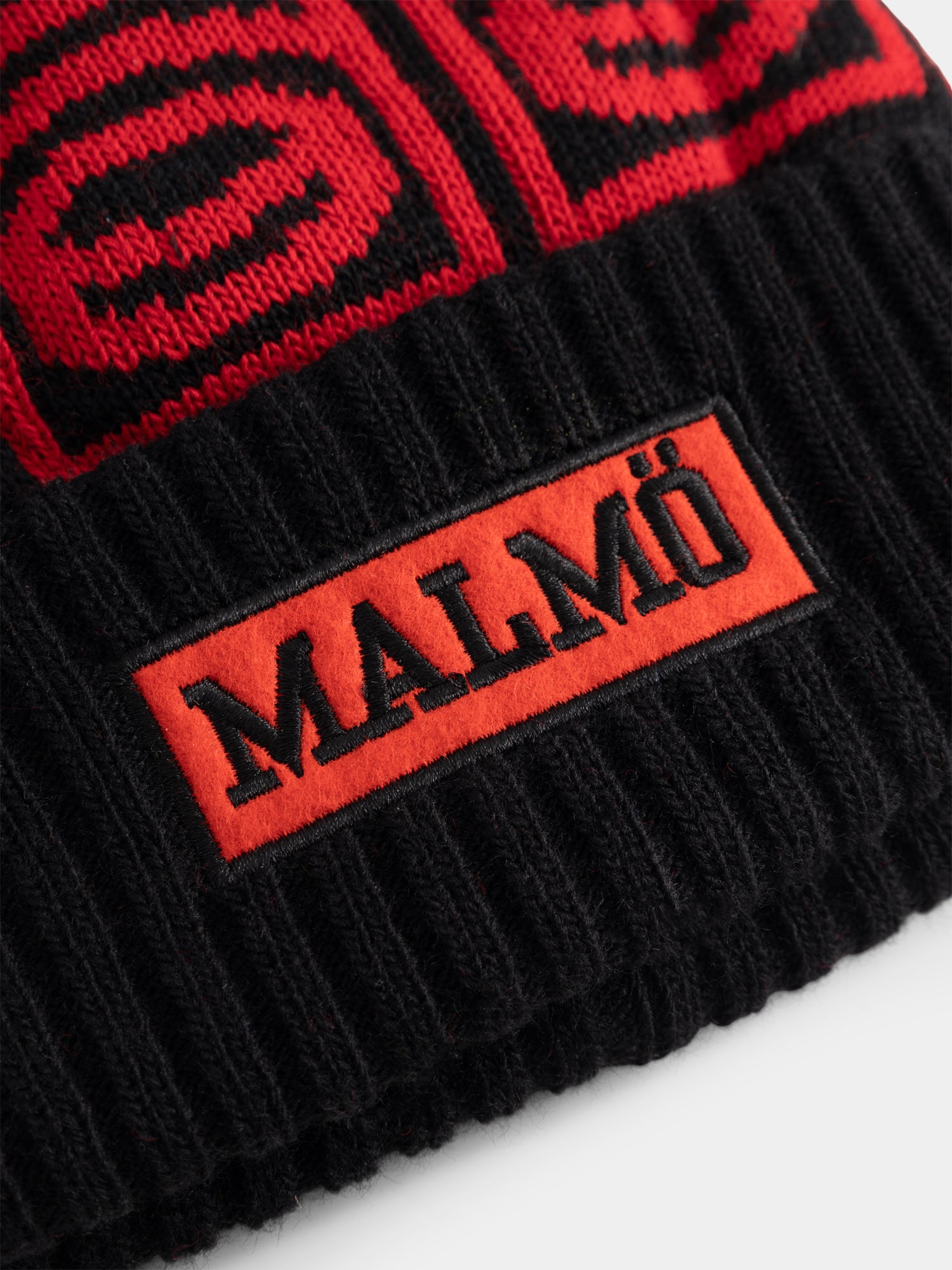 Stickad mössa Malmö puckar